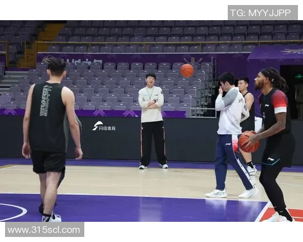 陈林坚：从青年才俊到篮球场上的传奇之路与奋斗精神